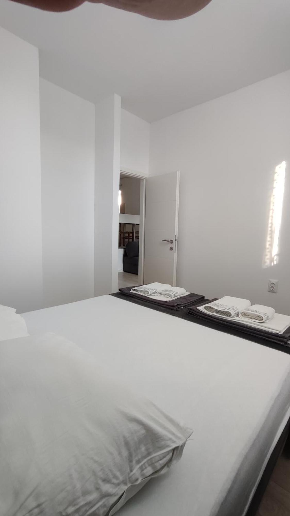 Apartments Glibic Заострог Екстериор снимка