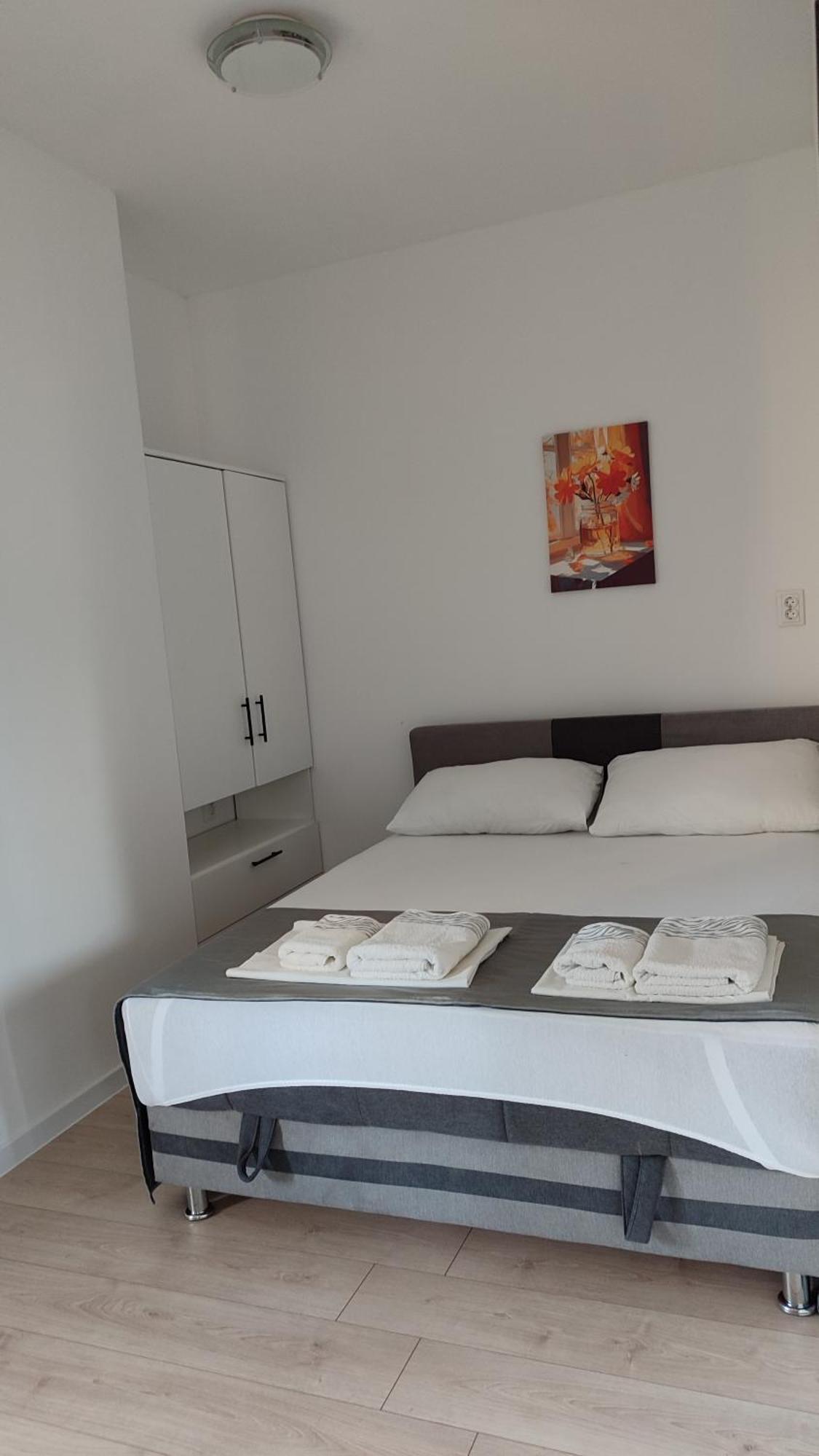 Apartments Glibic Заострог Екстериор снимка